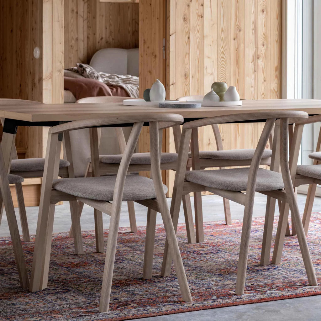 METRO – (KC04) An urban take on a classic chair type