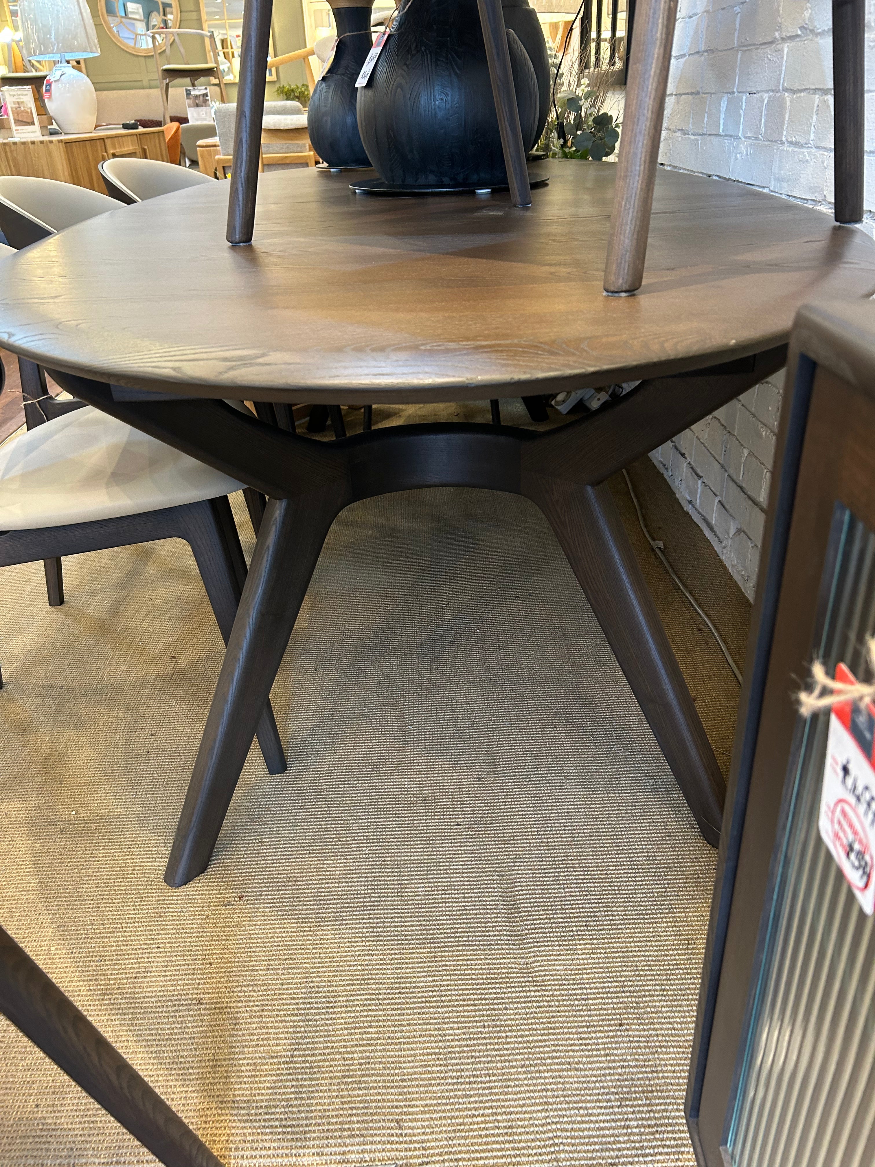 Kristensen Amelia Oval Exrending table Clearance !!