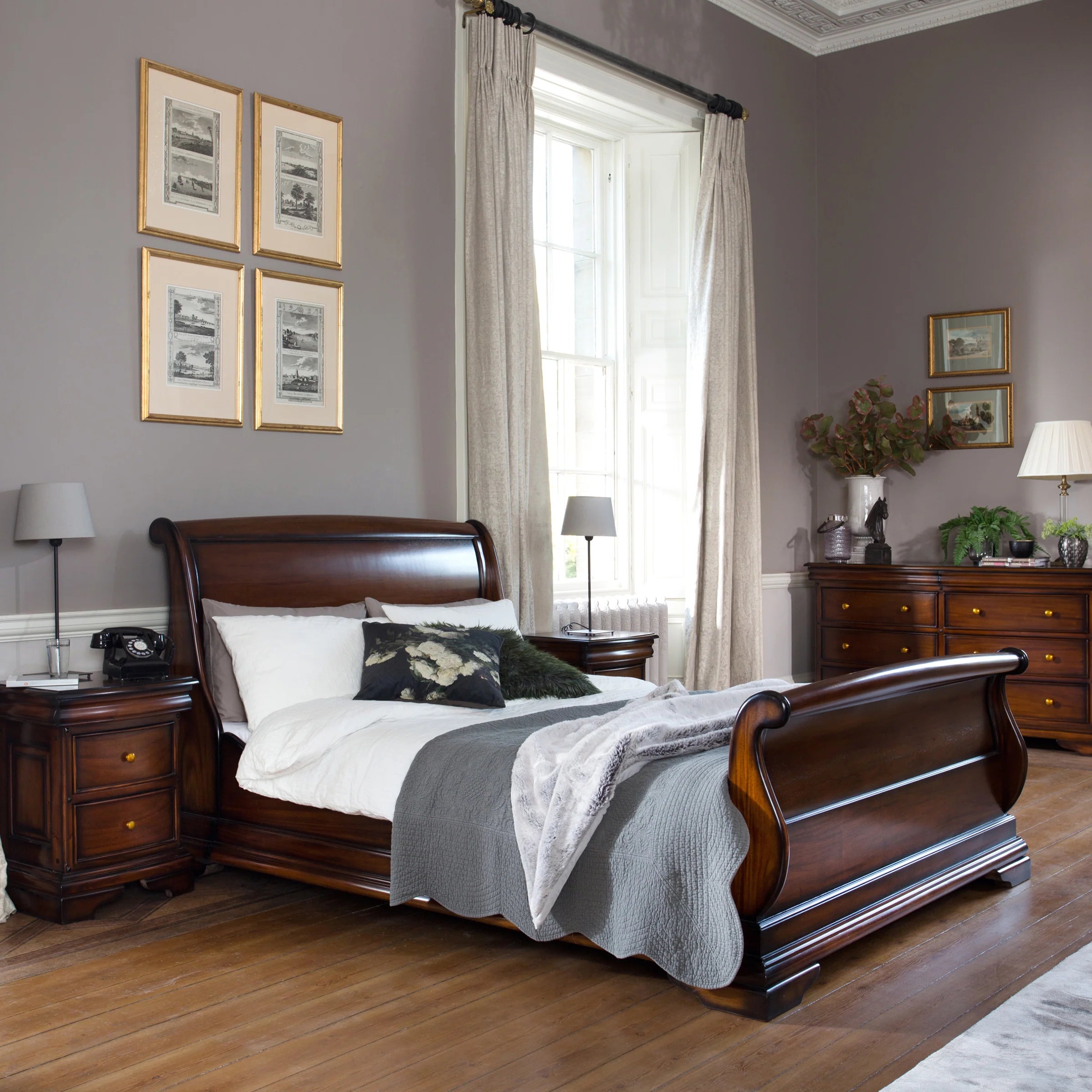 Normandie Sleigh Bed