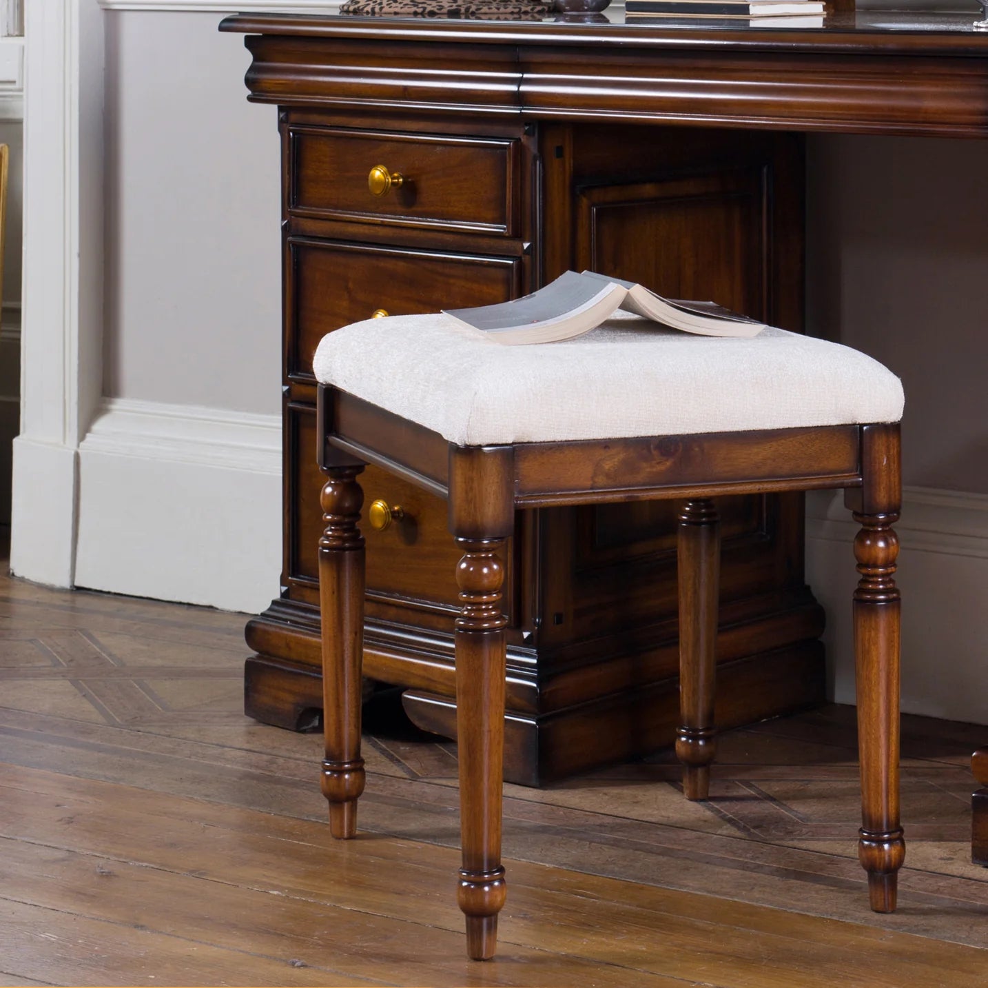 Normandie bedroom stool