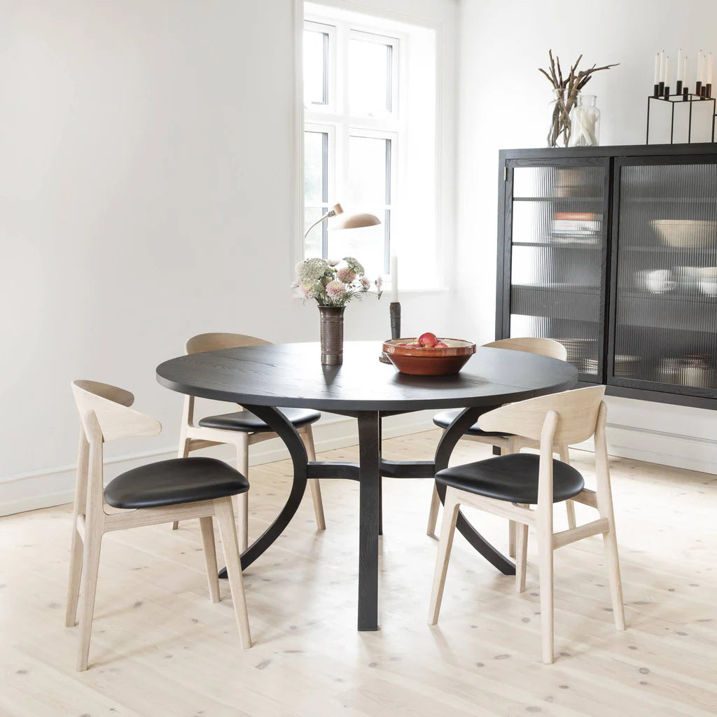 METRO – (KC04) An urban take on a classic chair type