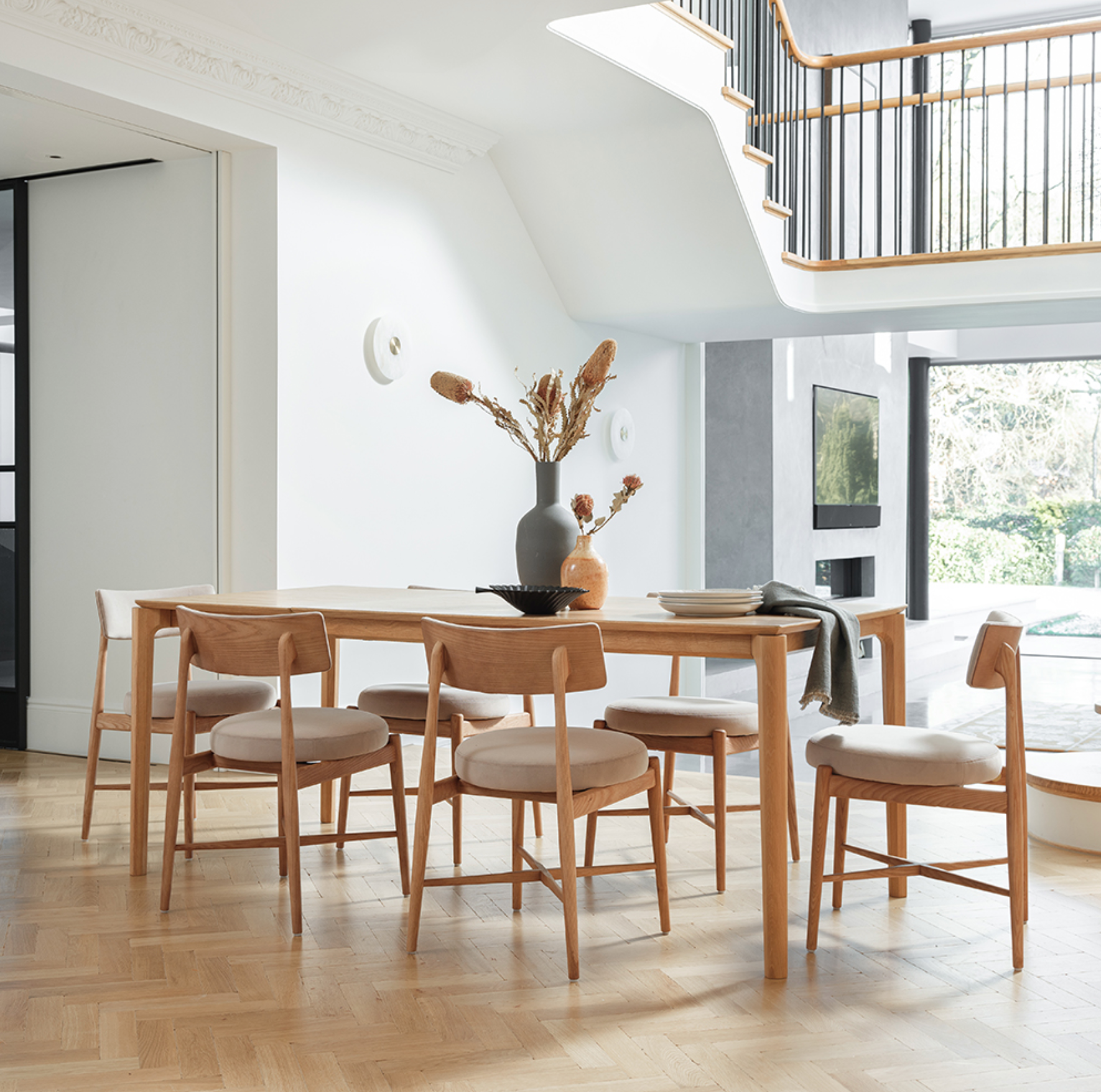 G Plan Winchester 135 – 190cm Extending Dining Table