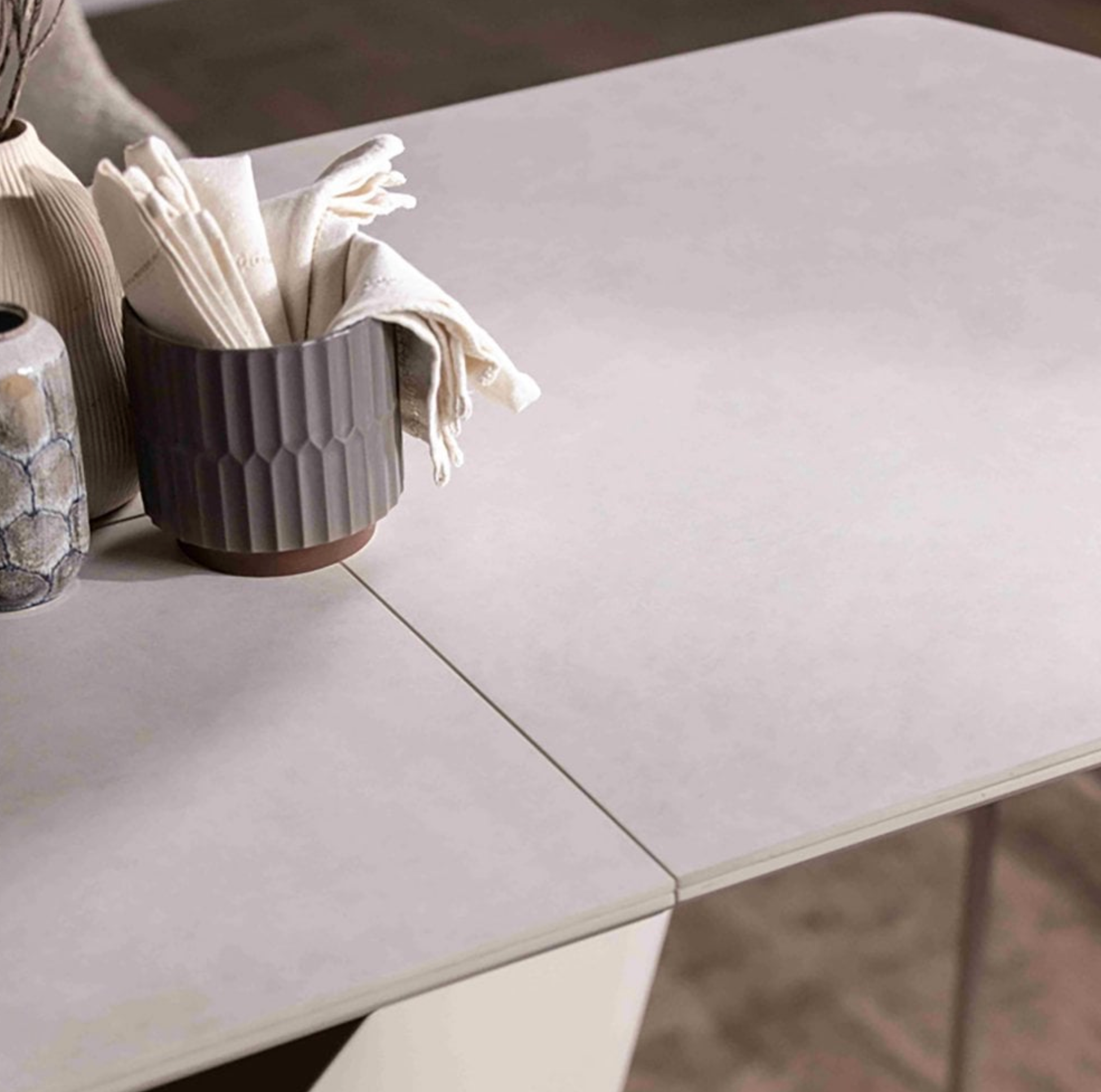 Qiunn Extending Dining Table