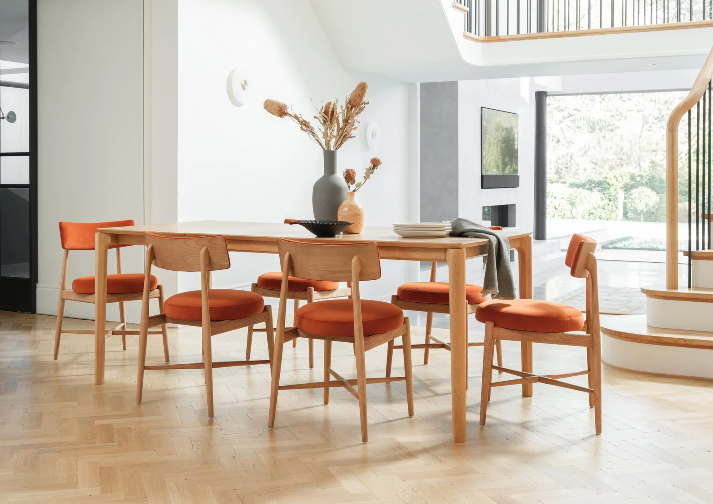 G Plan Winchester 135 – 190cm Extending Dining Table sets with Flora Chairs