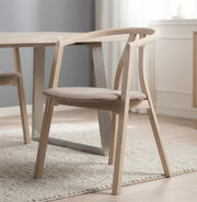 METRO – (KC04) An urban take on a classic chair type