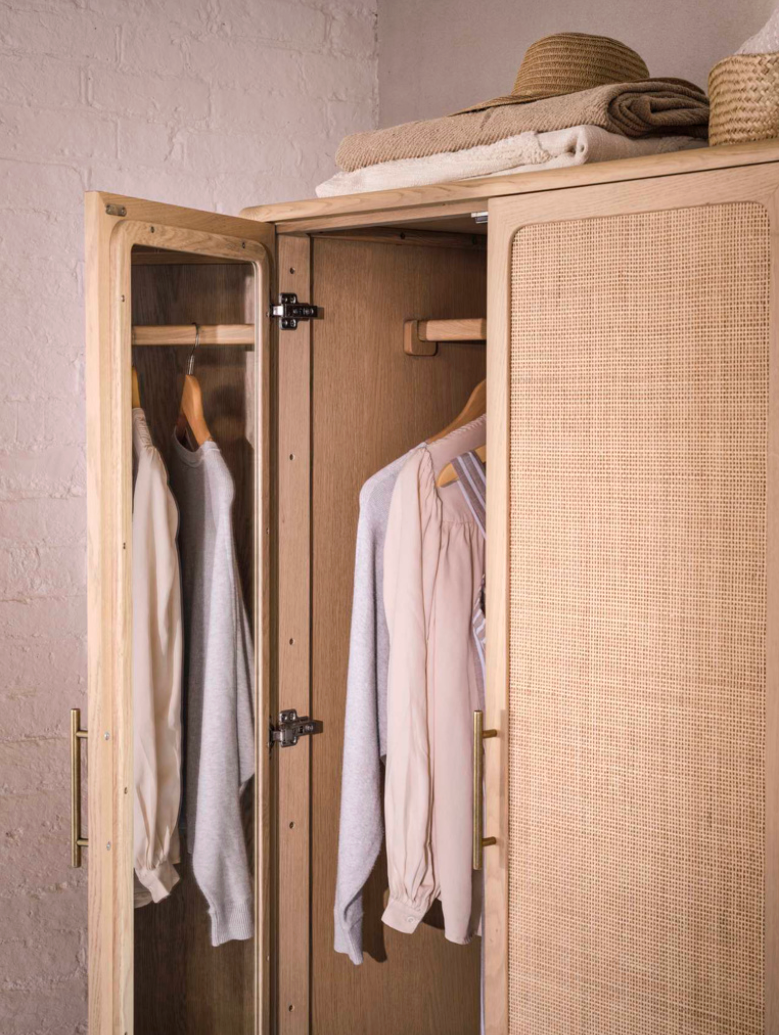 Willis & Gambier Casera 2 1 Drawer Wardrobe