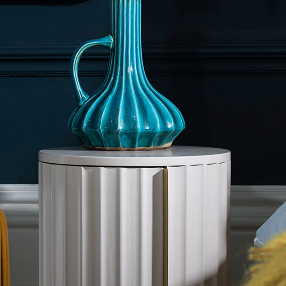 Lilly  Bedside Right