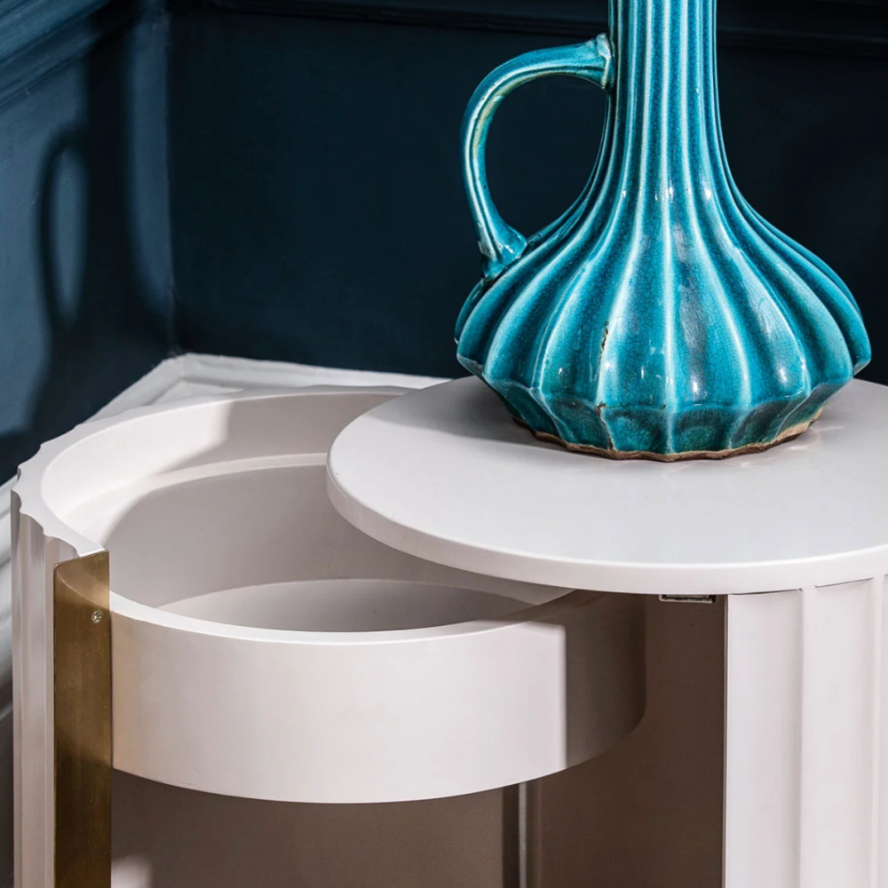 Lilly  Bedside Right