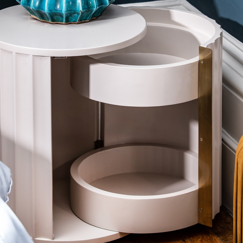 Lilly  Bedside Right