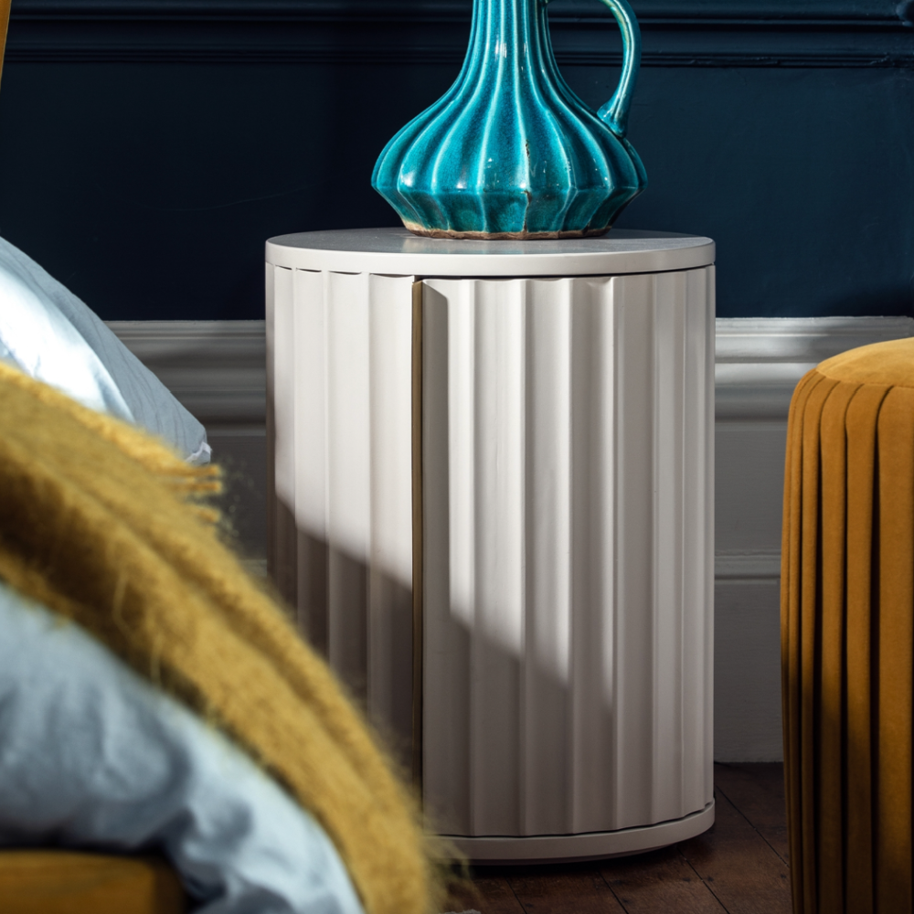 Lilly  Bedside Right