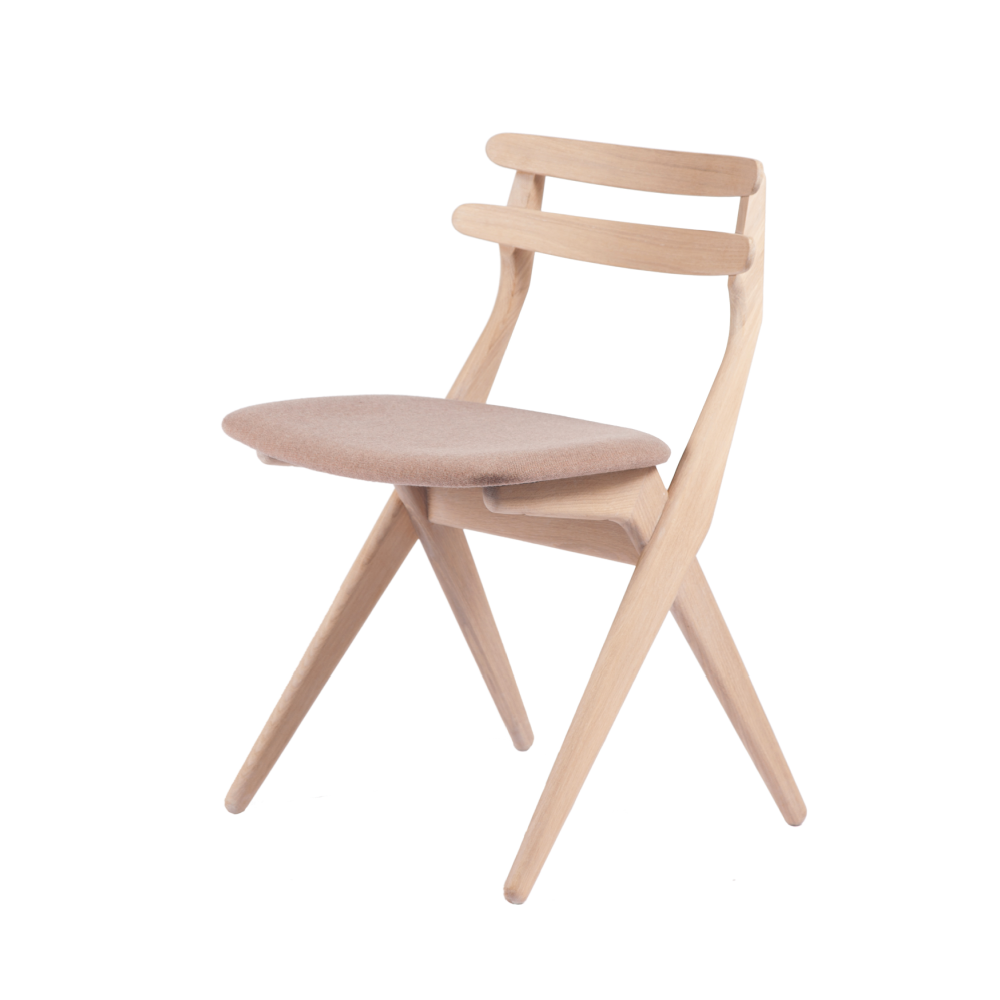 SAKS – (KC01) A classic designer chair with significant details