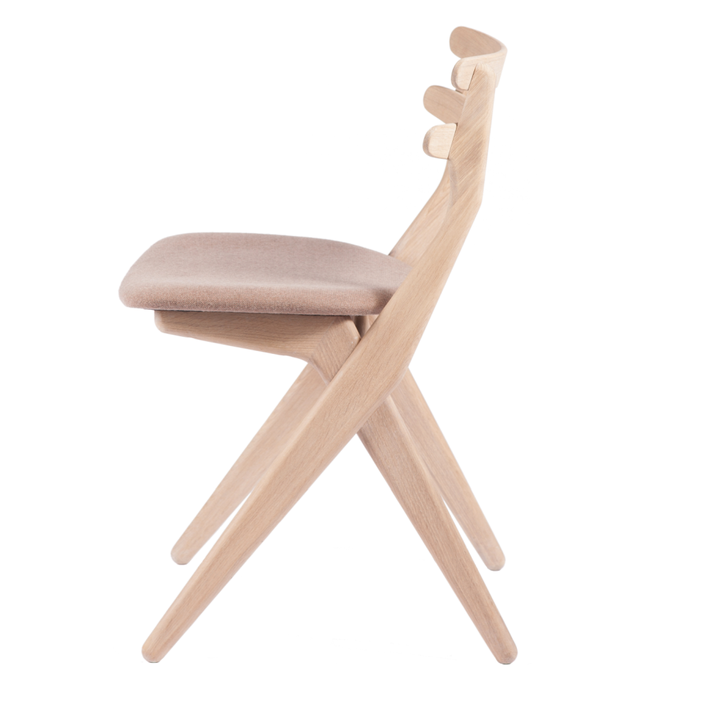 SAKS – (KC01) A classic designer chair with significant details