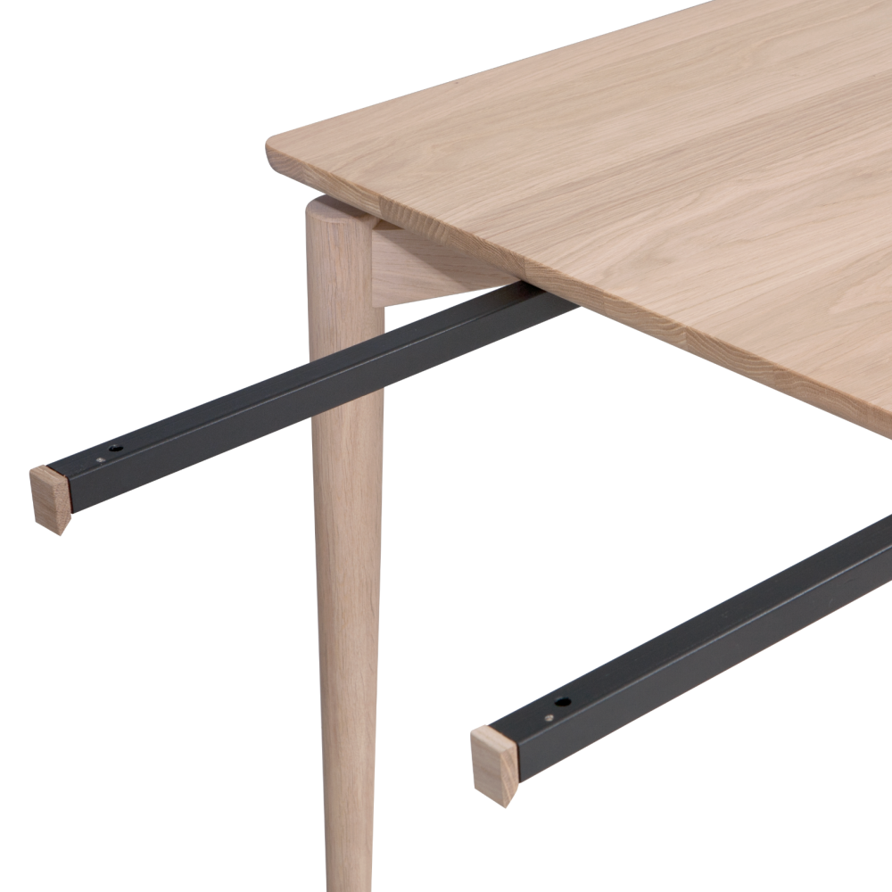 Aeris Oak Table
