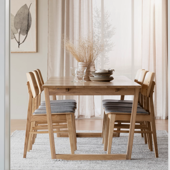 COLONSAY DINING TABLE OAK